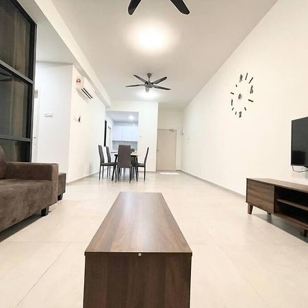 말라카 Quartz Near To Jonker Walk With Infinity Pool Cozy 3B2B 아파트 외부 사진