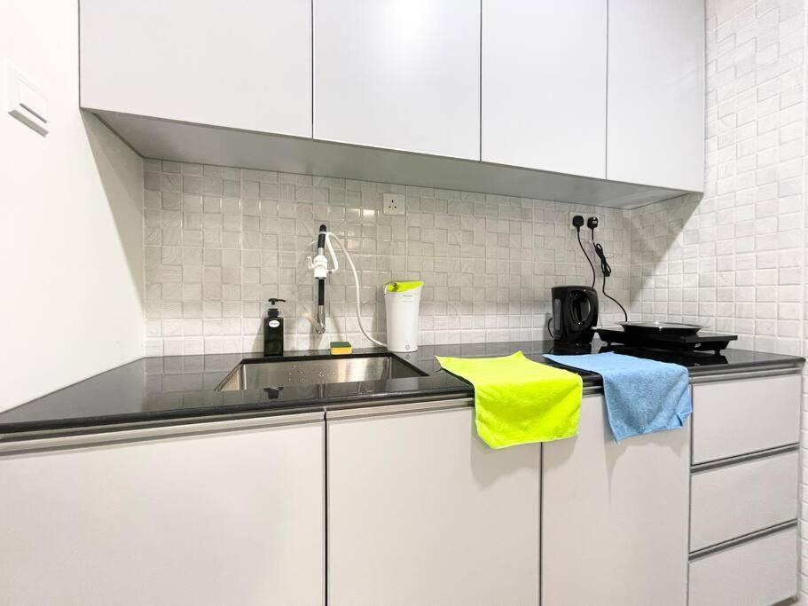 말라카 Quartz Near To Jonker Walk With Infinity Pool Cozy 3B2B 아파트 외부 사진