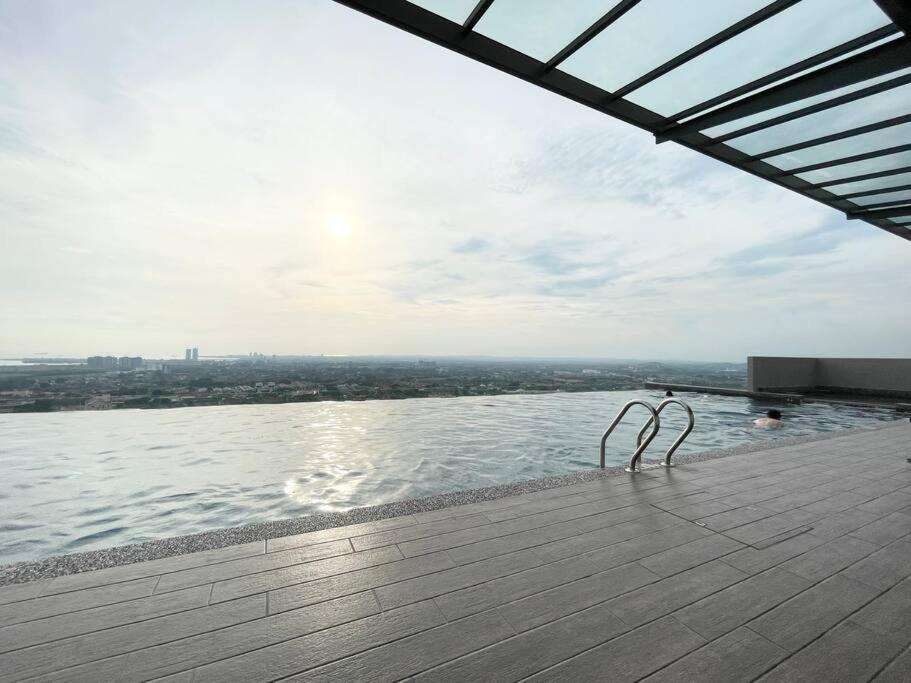 말라카 Quartz Near To Jonker Walk With Infinity Pool Cozy 3B2B 아파트 외부 사진
