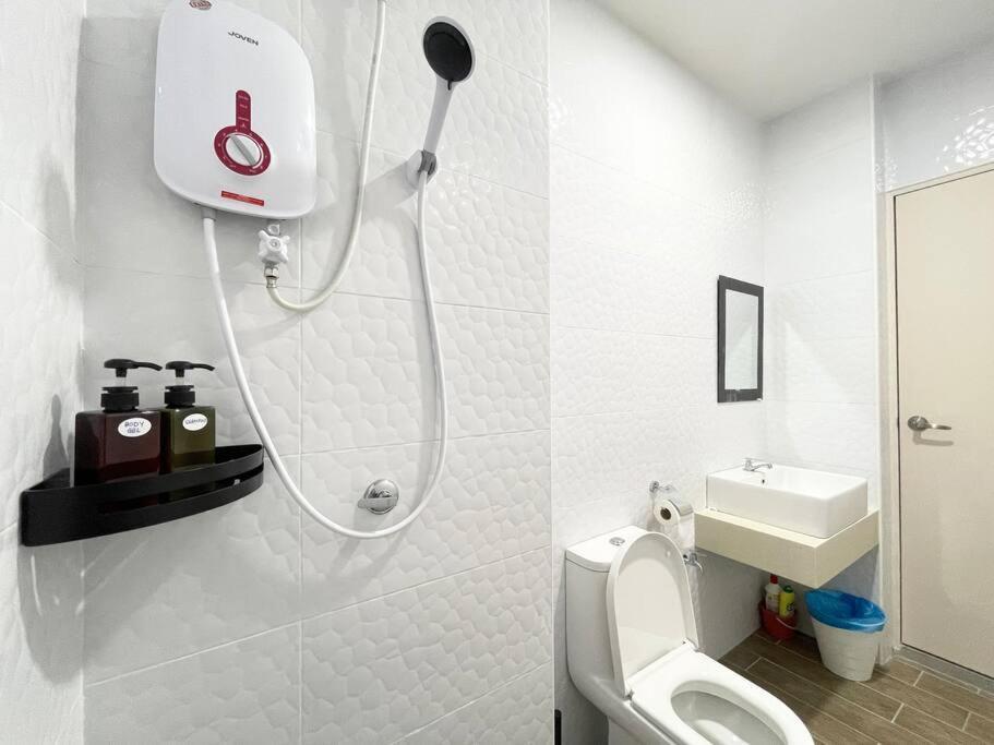 말라카 Quartz Near To Jonker Walk With Infinity Pool Cozy 3B2B 아파트 외부 사진