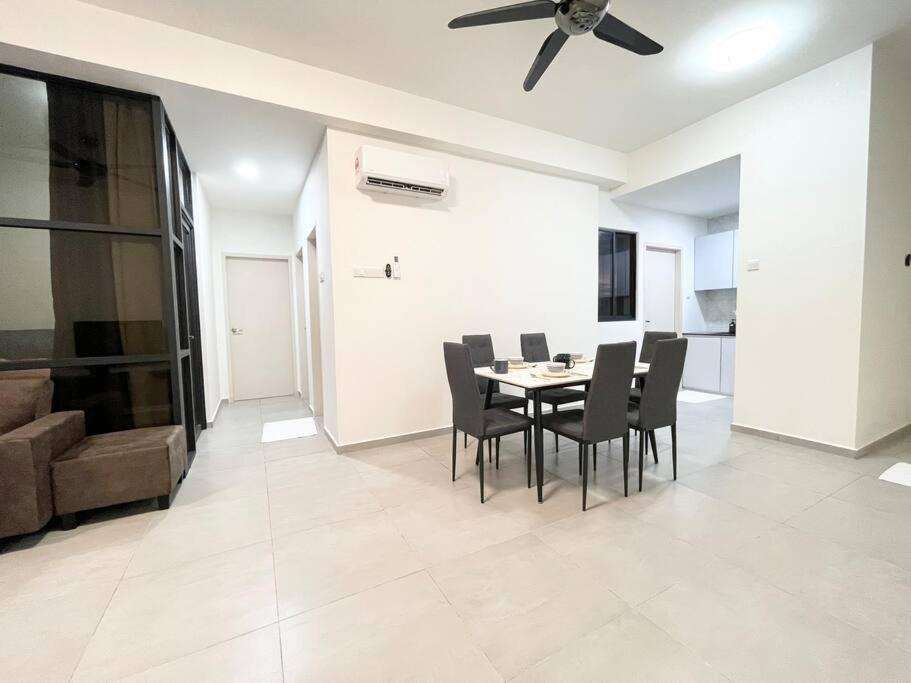 말라카 Quartz Near To Jonker Walk With Infinity Pool Cozy 3B2B 아파트 외부 사진