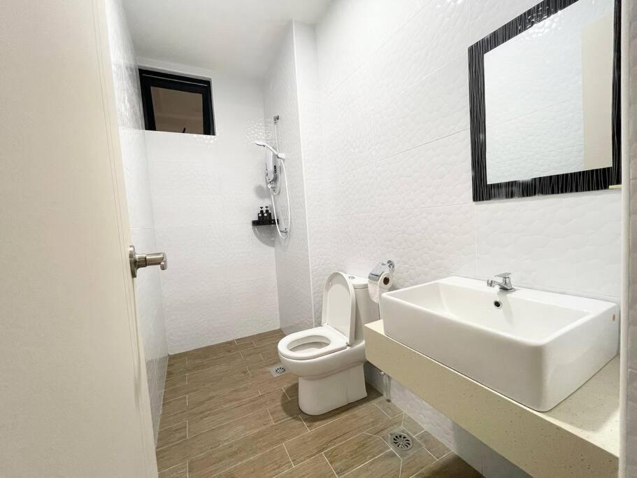 말라카 Quartz Near To Jonker Walk With Infinity Pool Cozy 3B2B 아파트 외부 사진