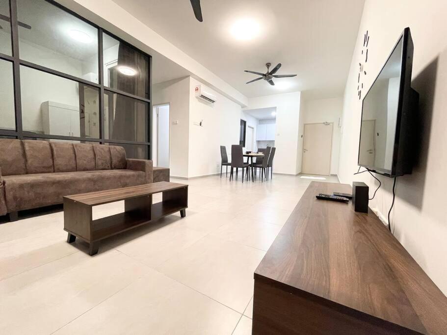 말라카 Quartz Near To Jonker Walk With Infinity Pool Cozy 3B2B 아파트 외부 사진