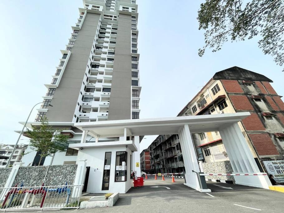 말라카 Quartz Near To Jonker Walk With Infinity Pool Cozy 3B2B 아파트 외부 사진