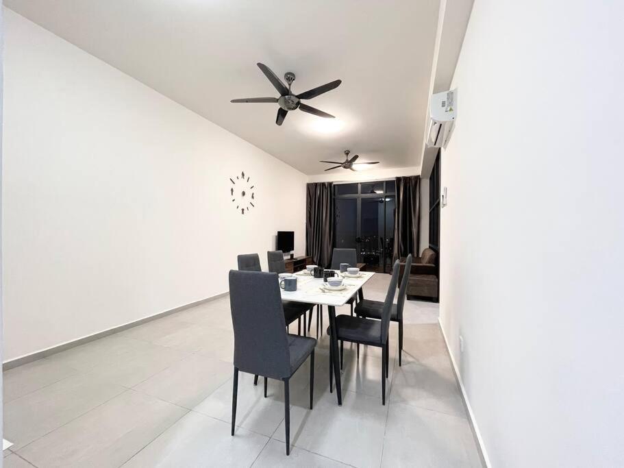 말라카 Quartz Near To Jonker Walk With Infinity Pool Cozy 3B2B 아파트 외부 사진