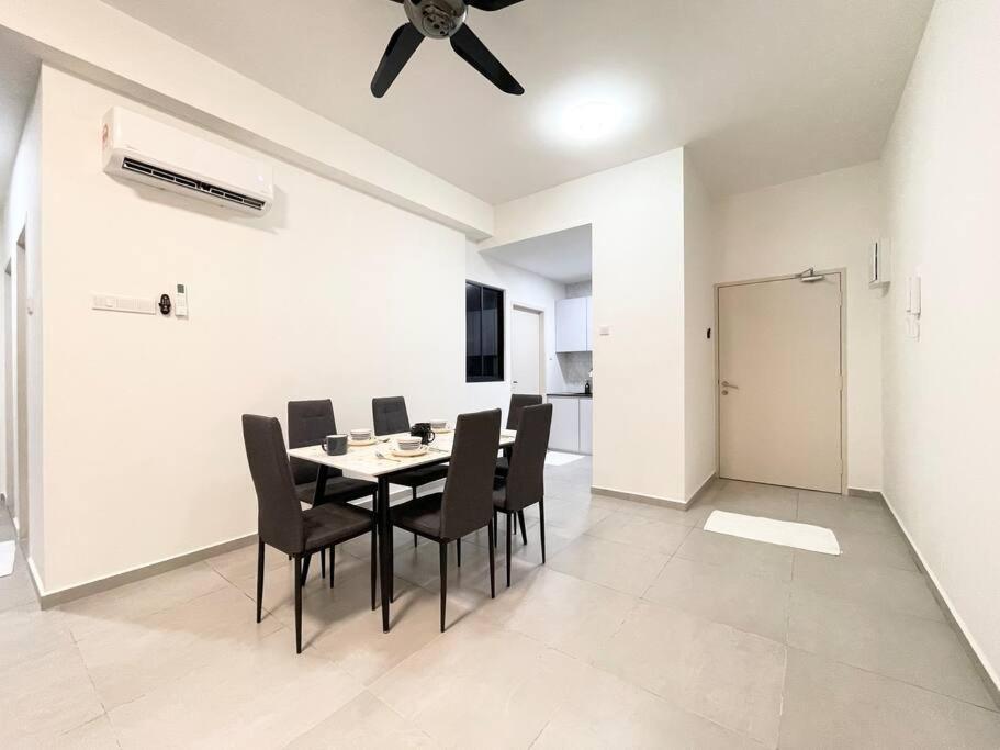 말라카 Quartz Near To Jonker Walk With Infinity Pool Cozy 3B2B 아파트 외부 사진