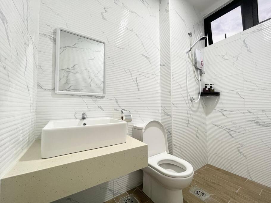 말라카 Quartz Near To Jonker Walk With Infinity Pool Cozy 3B2B 아파트 외부 사진